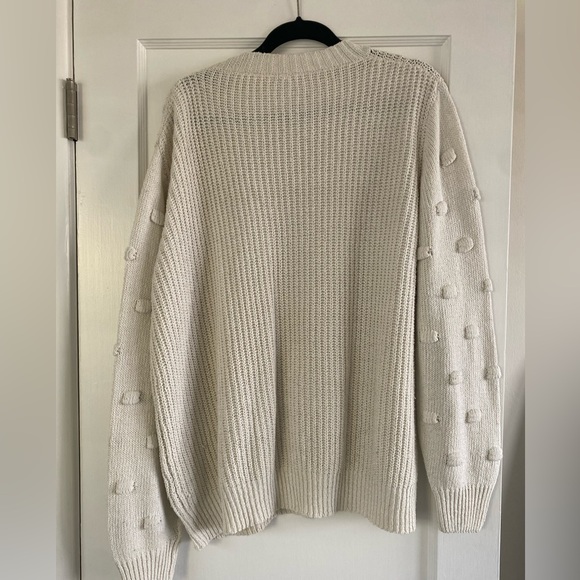 Womens Long Sleeve Chunky Knit oversized Crewneck Sweater. Cream, size Large. - Picture 12 of 13